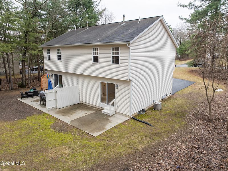 4th image of 33 Cambridge Drive
