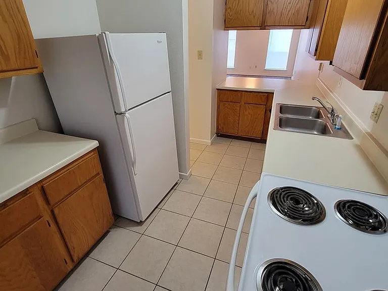 605 Navarro Dr — Photo 7