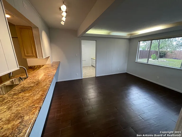 427 Indigo St — Photo 17
