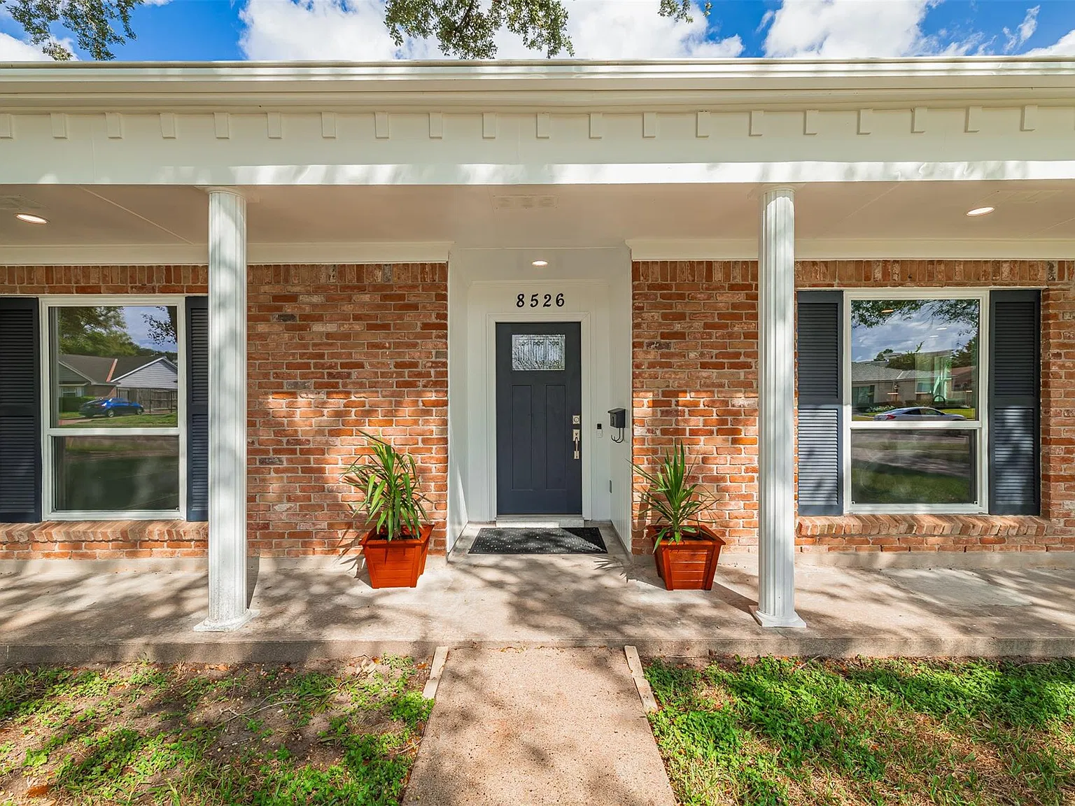3 bed, 2.0 bath, 2032 sqft, $2,700 — Photo 3