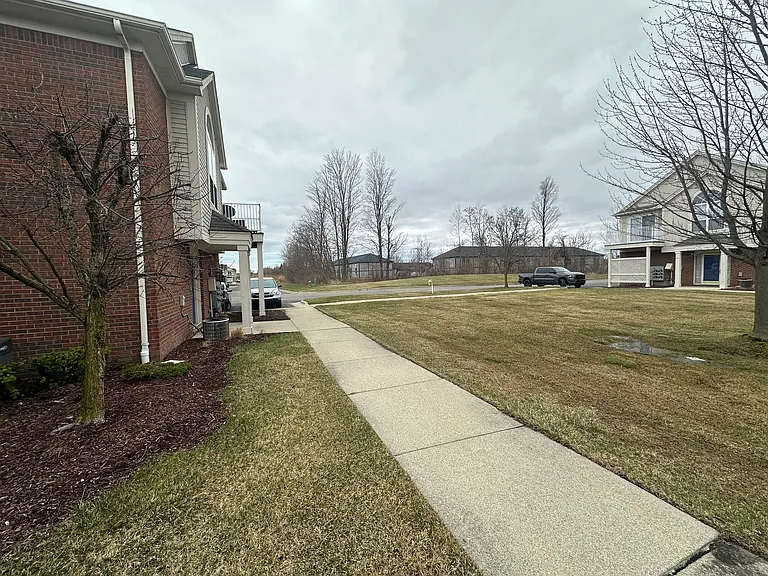 51691 Adler Park Dr W — Photo 2