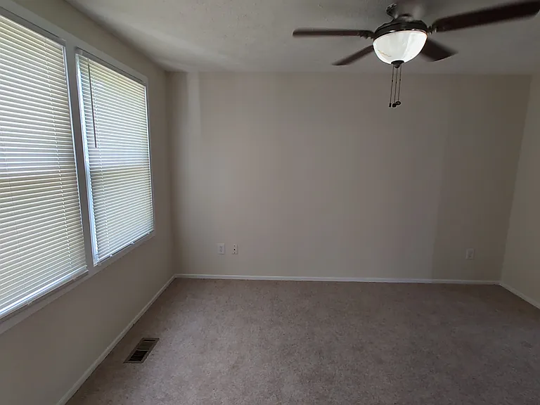 8638 Saxon Cir — Photo 12