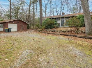 19 Maplecrest Dr, Smithfield, RI 02828