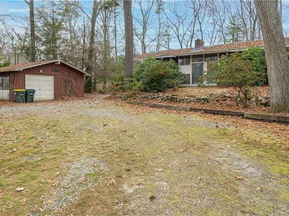 19 Maplecrest Dr, Smithfield, RI 02828