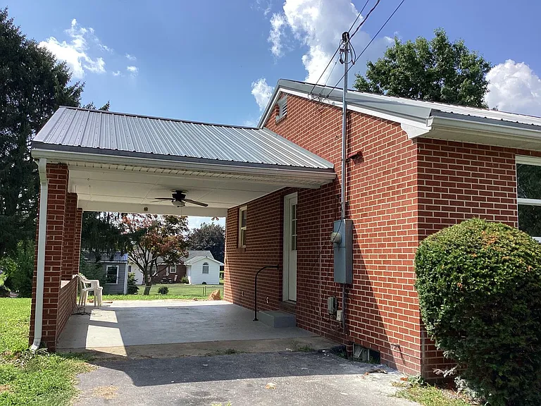 320 Landis Ave — Photo 22