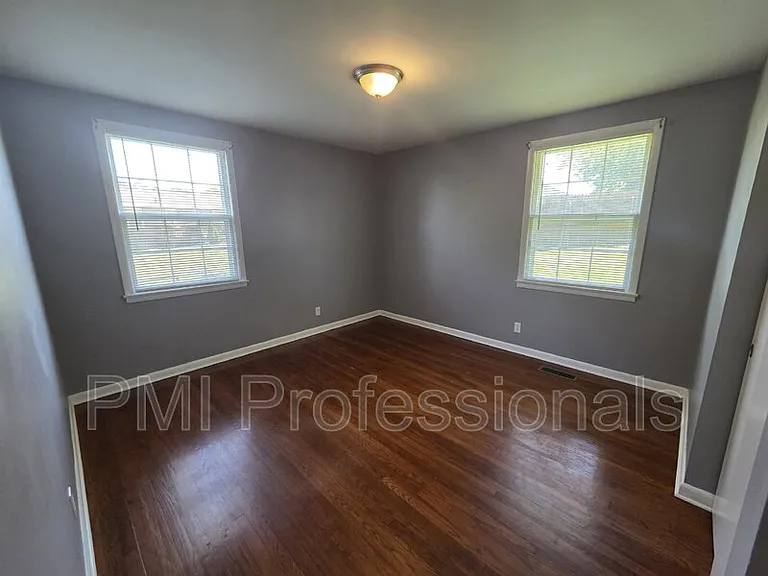 218 Walcott Dr — Photo 10