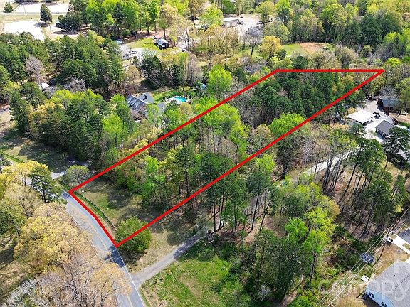 3rd image of 2626 Miranda Rd