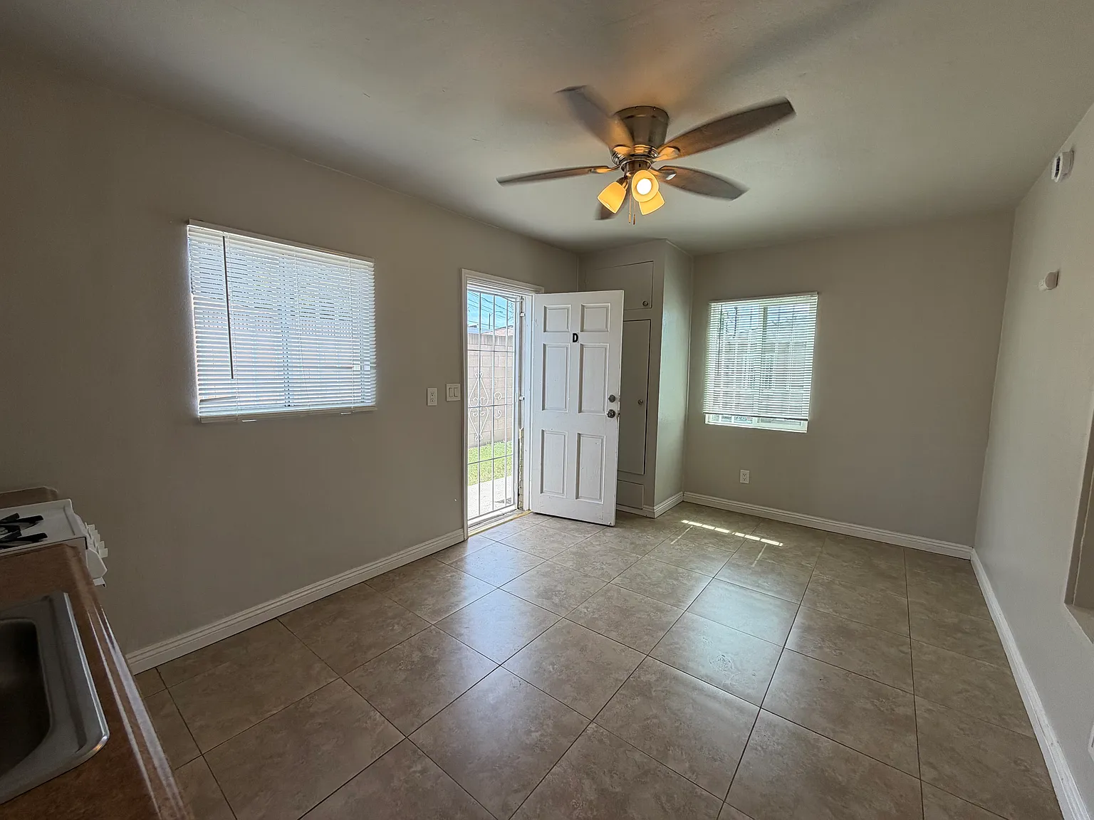 Studio, 350 sqft, $1,400 — Photo 1
