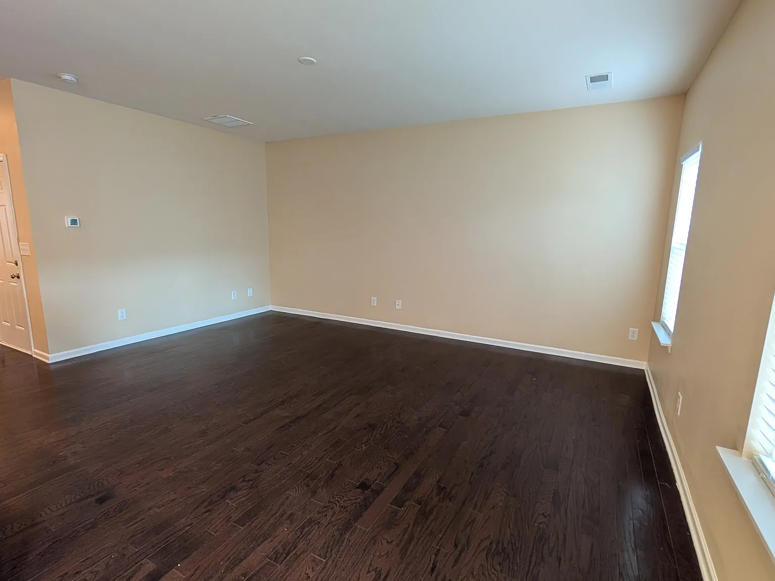 3 bed, 2.5 bath, 1576 sqft, $1,950 — Photo 4
