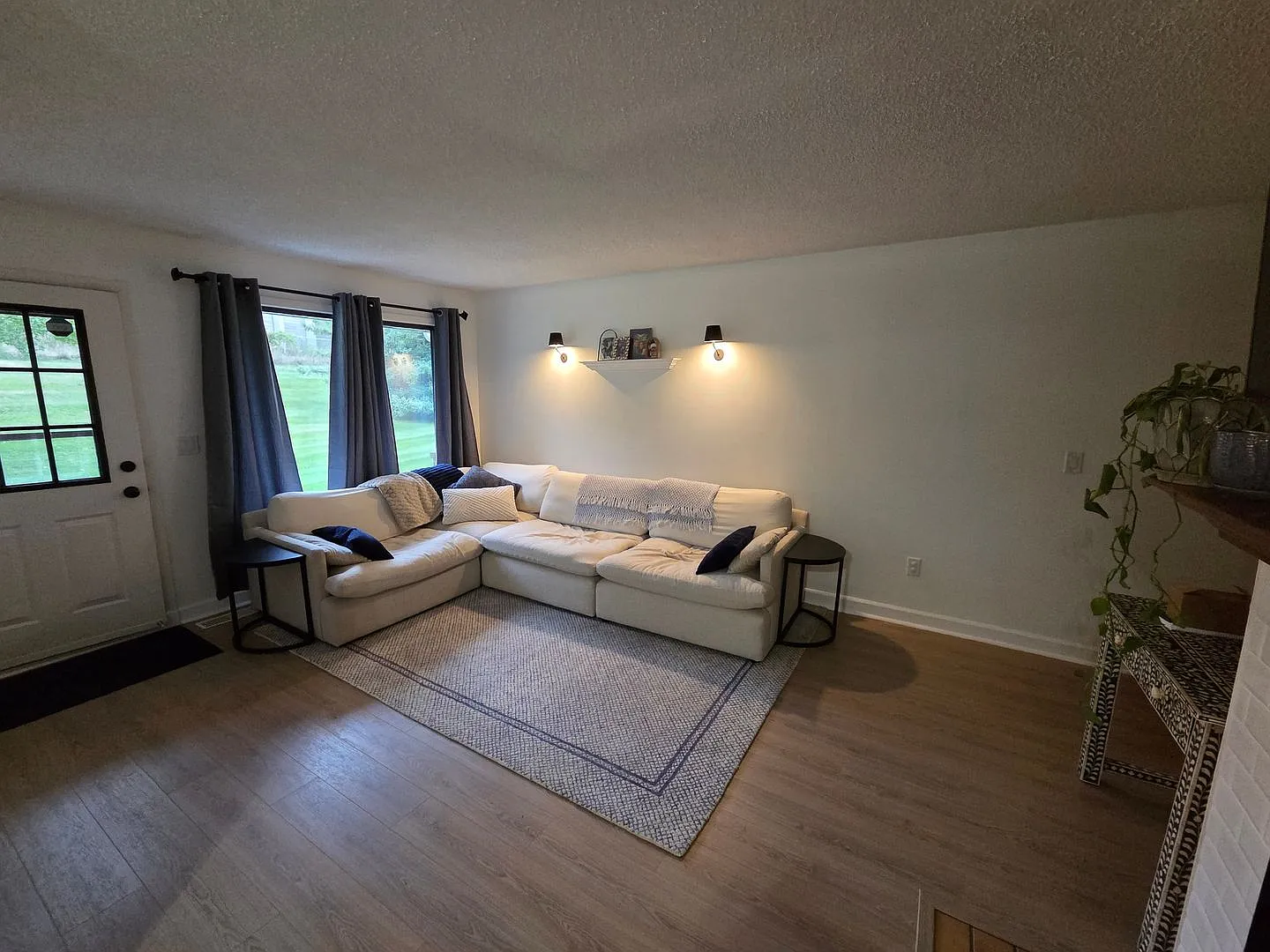 Recently Renovated 2bd/1.5ba Townhome- Rare Find — Photo 3