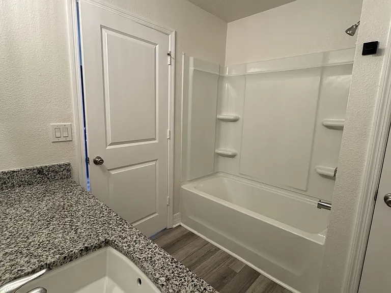 4595 Plainview Rd — Photo 22