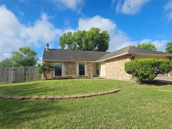 6934 Tara Dr, Richmond, TX 77469