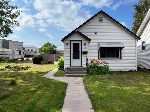 910 Minnesota Ave, Gladstone, MI 49837