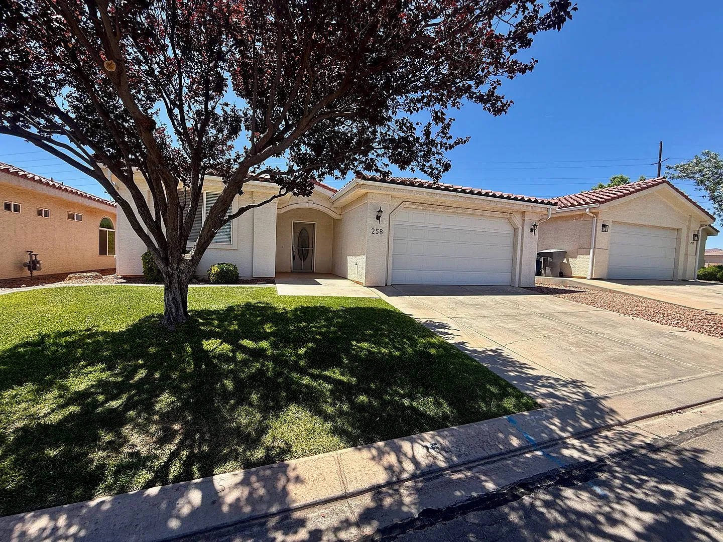 3 Bedroom 2 Bath - Canyon View — Photo 2