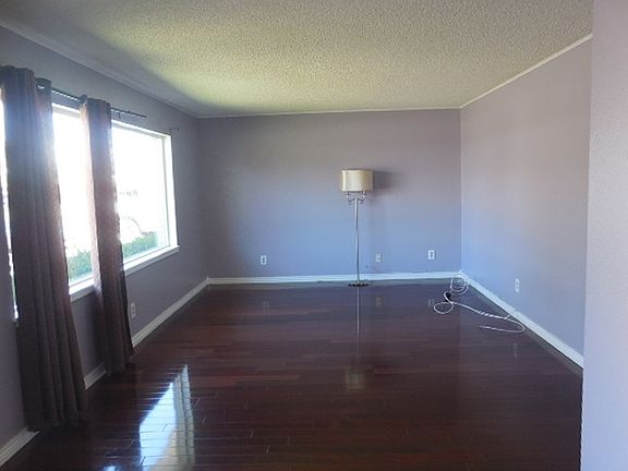 2nd image of 909 Avenida Manana