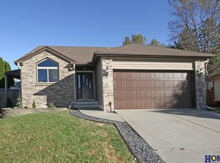 3330 Richard Ct, Lincoln, NE 68521