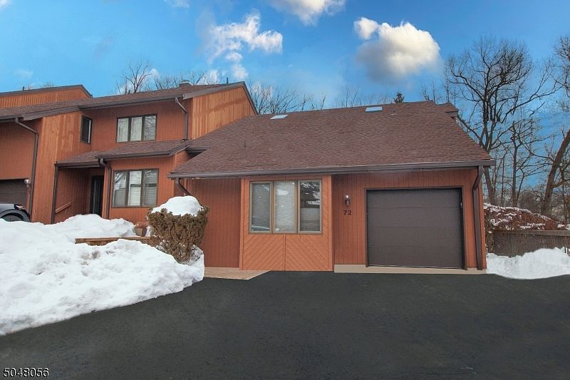 1st image of 72 Sullivan Dr