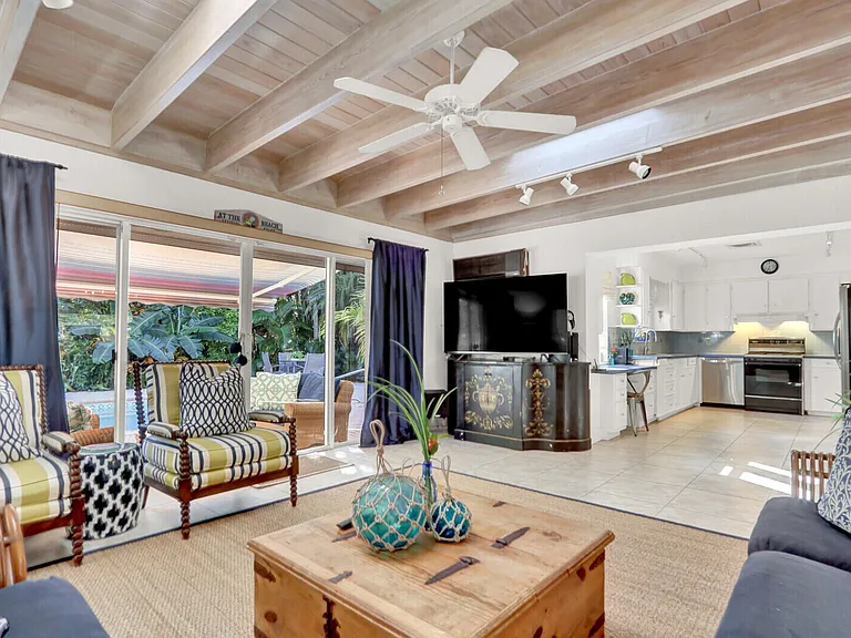 324 Blossom Ln — Photo 11