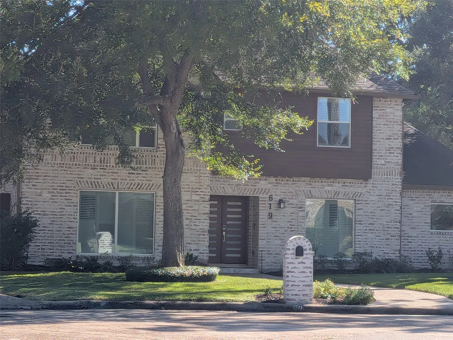 4 bed, 2.5 bath, 3264 sqft, $4,500 — Photo 2