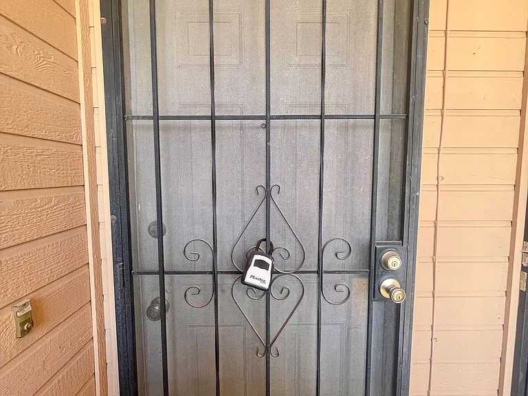 1710 W Wood Bridge Ct — Photo 13