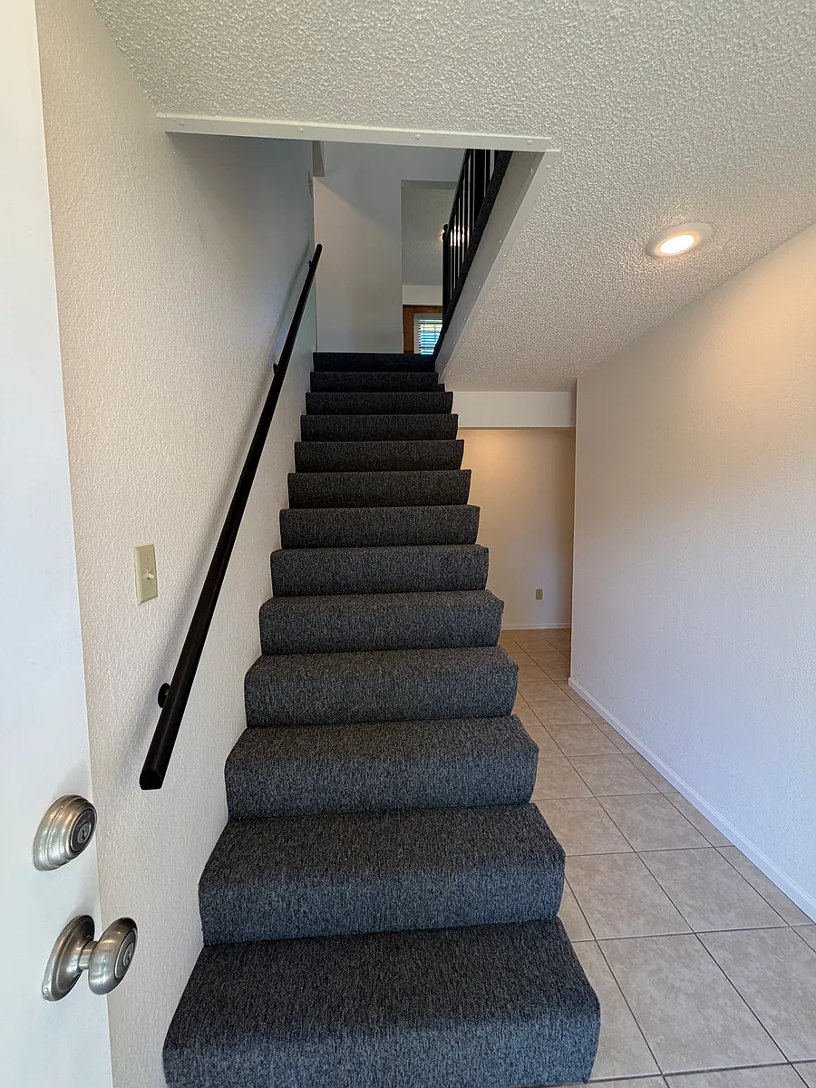 Building Photo - 228 NW Waterwheel Ct