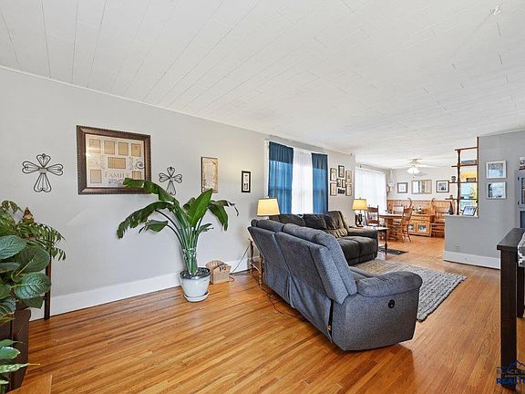 5th image of 1025 Kingsbury St