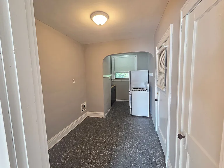 4617 S Broadway — Photo 2