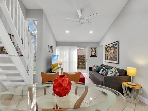 1161 NW 13th St APT 4, Boca Raton, FL 33486