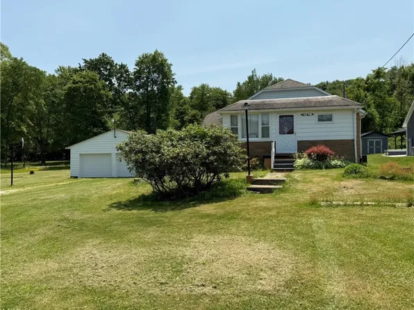 4598 Maple Grove Rd SE, Uhrichsville, OH 44683
