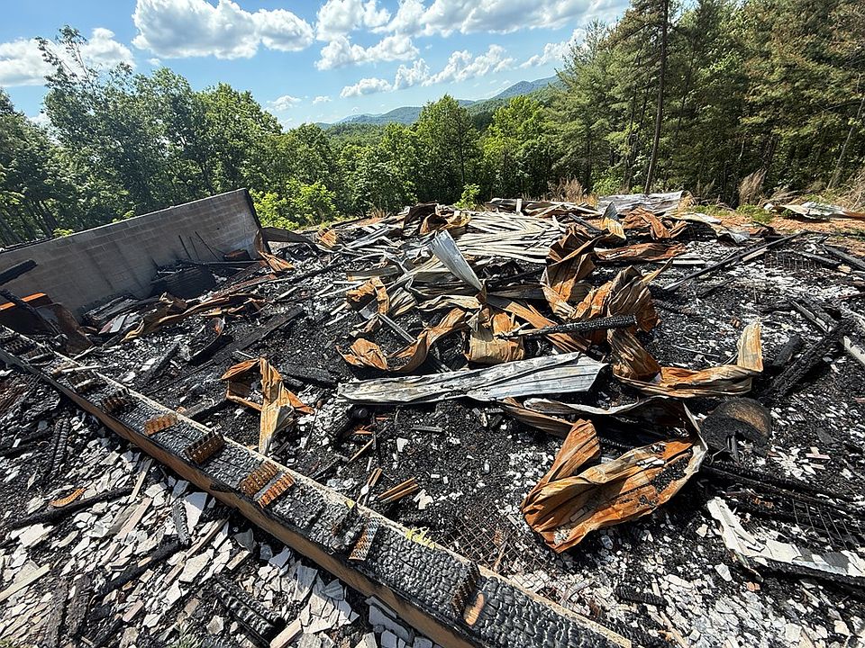 2nd image of 82 Cottage Rdg