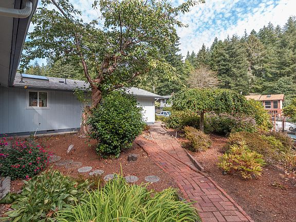 4th image of 1357 NW Deer Dr