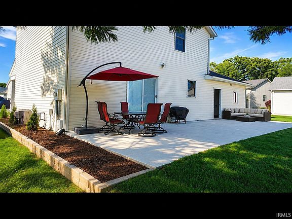 3rd image of 23036 Oakleaf Dr S