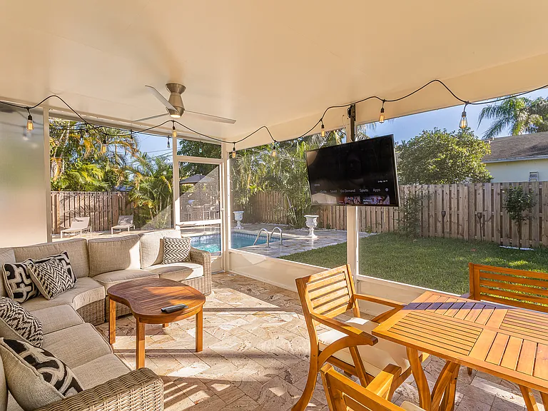 3576 Pandora Ave — Photo 49
