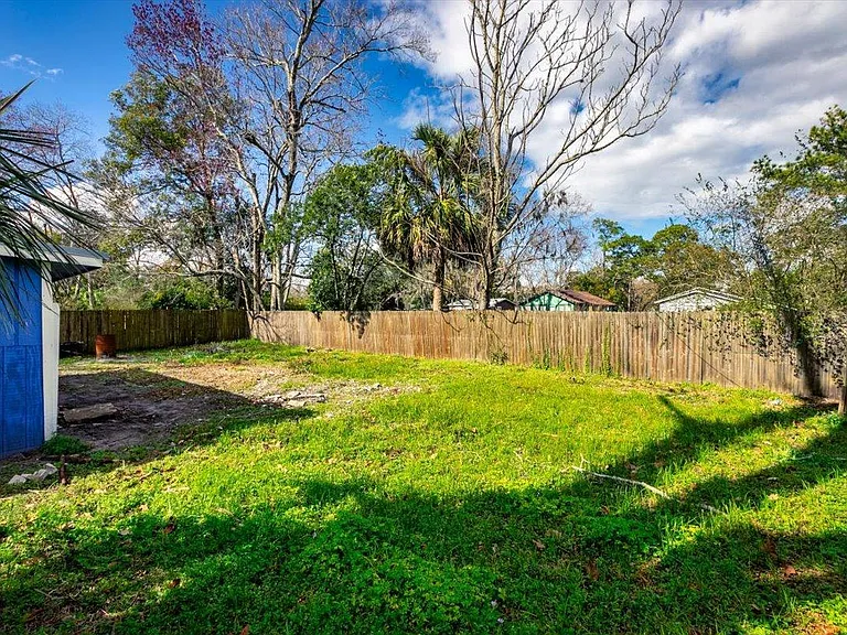 531 New Berlin Rd — Photo 4