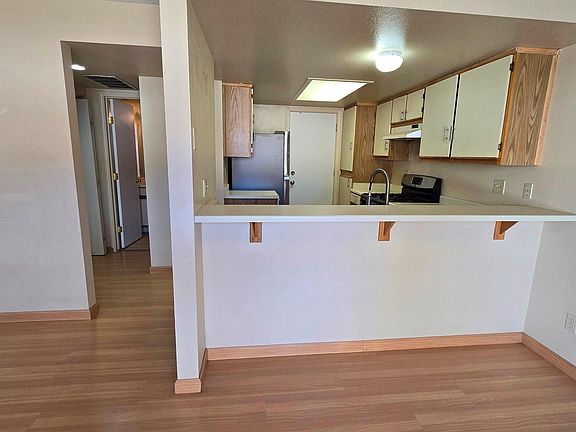 3rd image of 1720 Chatterley Ln