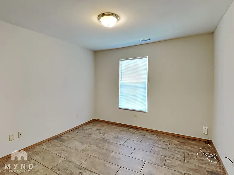 1130 S Clifton Ave — Photo 8