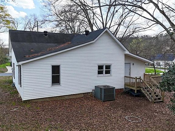 4th image of 806 Fairview Rd
