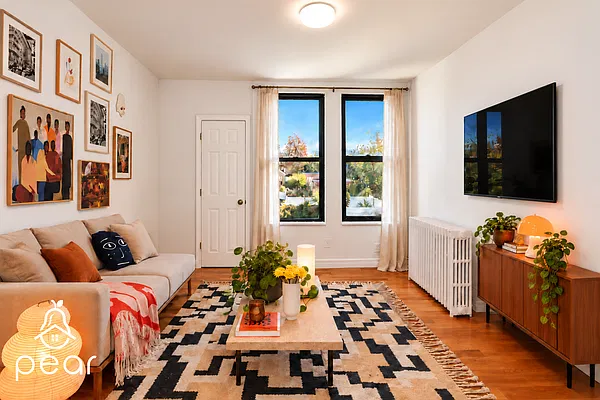 Living room, photo 1