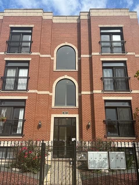 1st image of 2024 W Warren Blvd #3