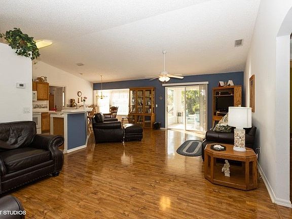 3rd image of 2526 SE West Blackwell Dr
