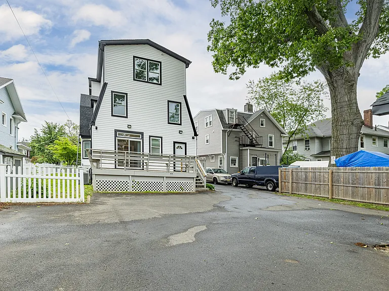 57 Peters Pl #4 — Photo 9