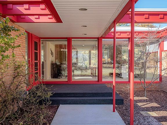 5th image of 3711 Applewood Rd