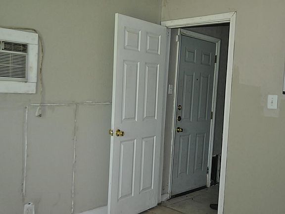 5th image of 4425 Davenport St