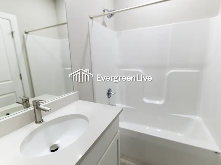 223 E Northern Ct — Photo 17