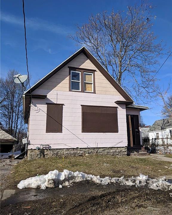 2nd image of 132 Weaver St