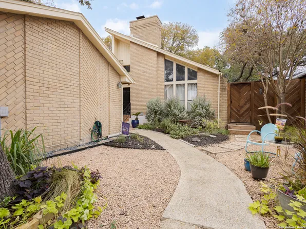 3483 Wellsprings Dr, San Antonio, TX 78230