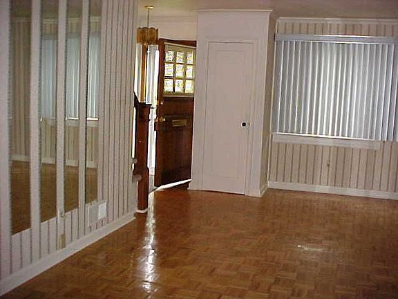 Lg LR w/ Parquet Floors