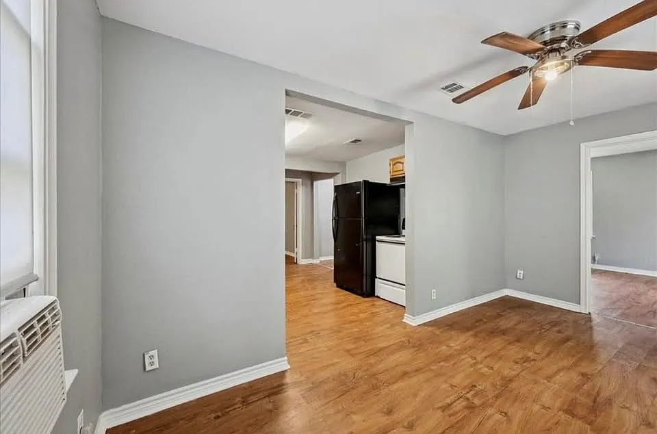 3 bed, 896 sqft, $1,495 — Photo 2