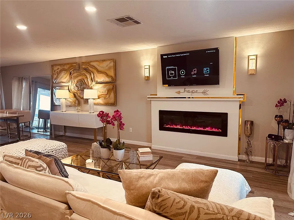 4 bed, 2.0 bath, 1452 sqft, $2,480 — Photo 2