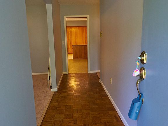 3rd image of 527 Henderson St